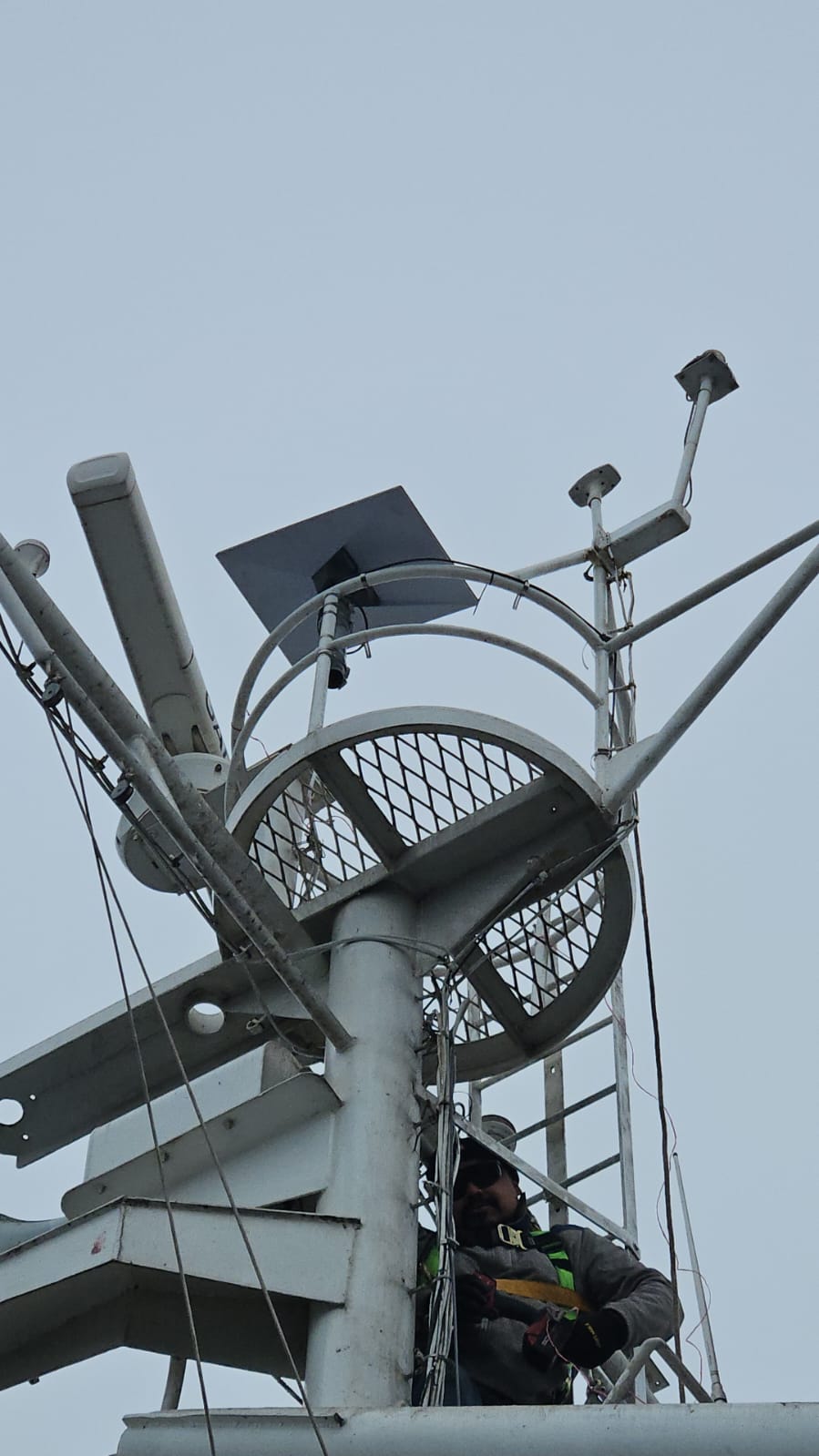 Starlink maritime installation